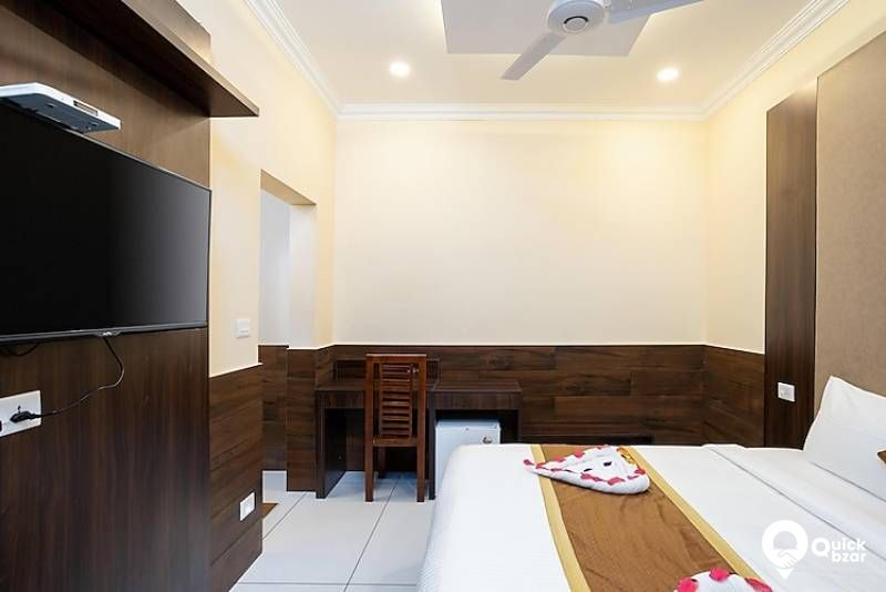 R1329M SELR PREMIUM AC ROOM