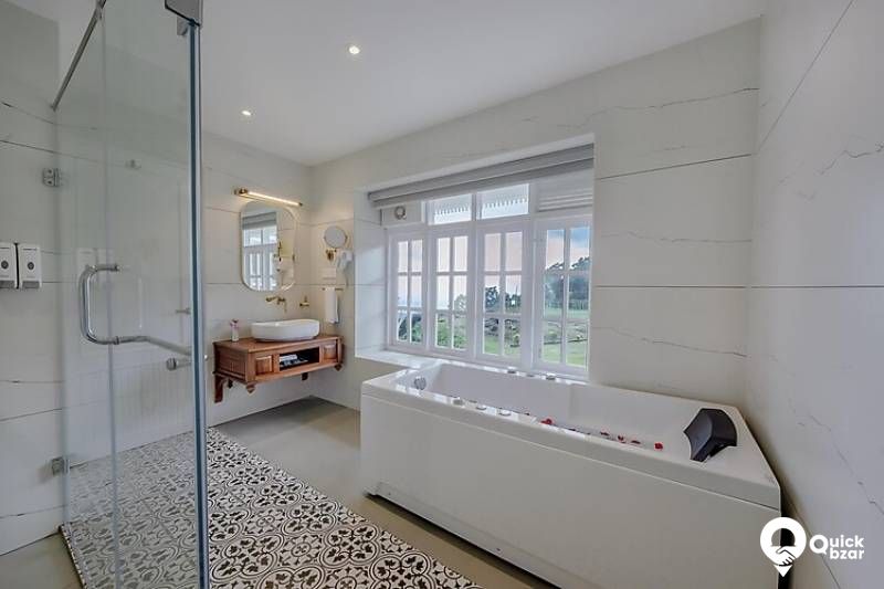 R140M LMF AURORA SUITE WITH JACUZZI