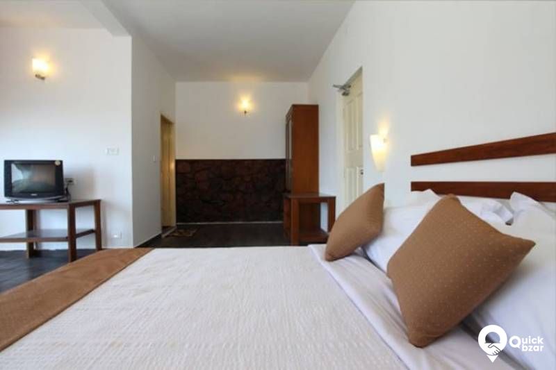 R147M TWM CLIFF EDGE COTTAGE