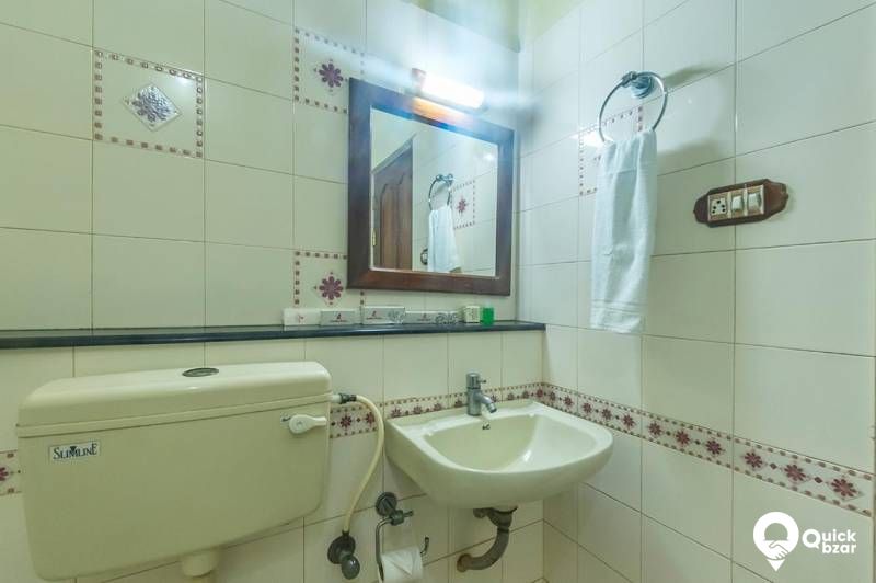 R13M KVLM JPH DELUXE AC ROOM