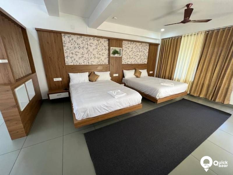 R17TH HRT DELUXE ROOM