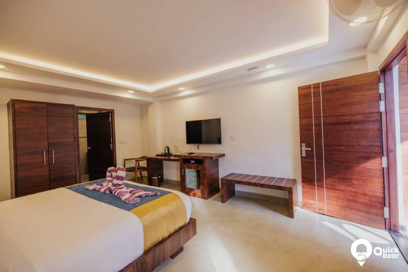 R155M EWR PREMIUM ROOM WITH POOL