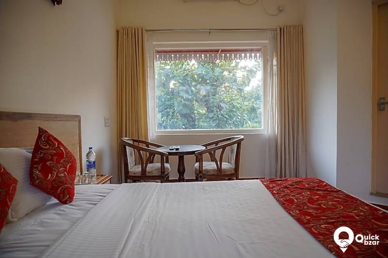R3ATHI WH DELUXE ROOM