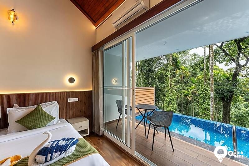 R44W TY PRIVATE POO COTTAGE
