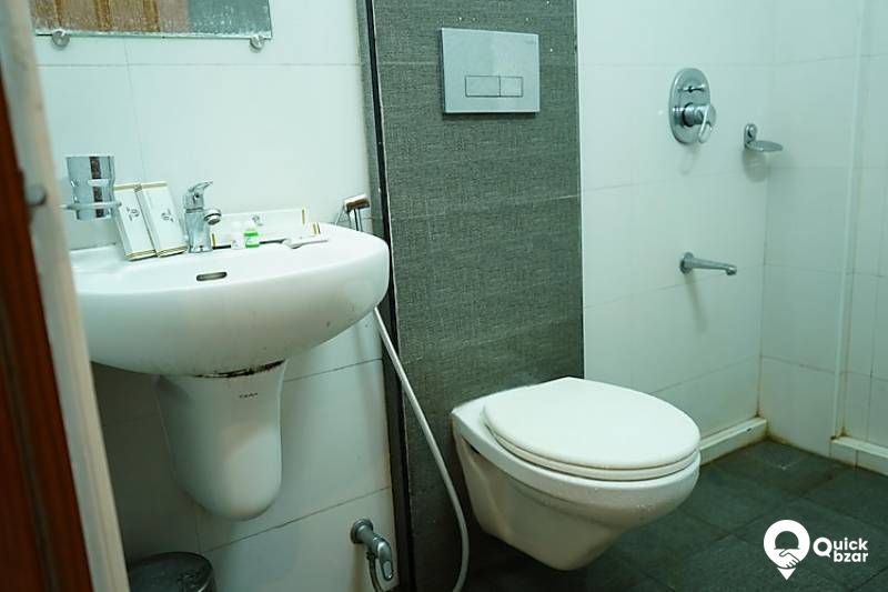 R18TH PTT SUITE ROOM AC