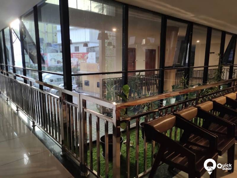 R166M AVRS QUEEN AC  WITH BALCONY