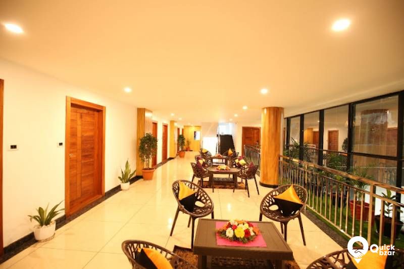 R166M AVRS QUEEN AC  WITH BALCONY