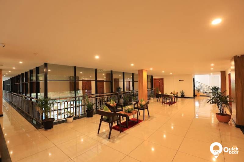R166M AVRS QUEEN AC  WITH BALCONY