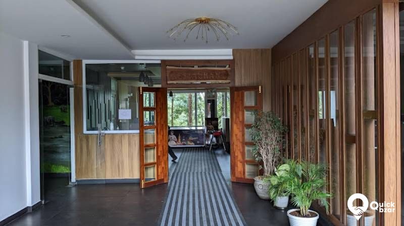 R166M AVRS QUEEN AC  WITH BALCONY