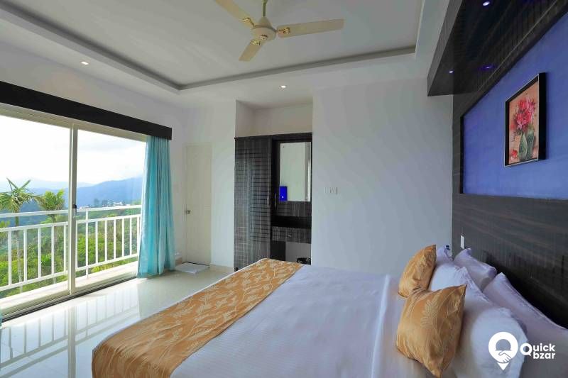 R168M SLR SUITE ROOM