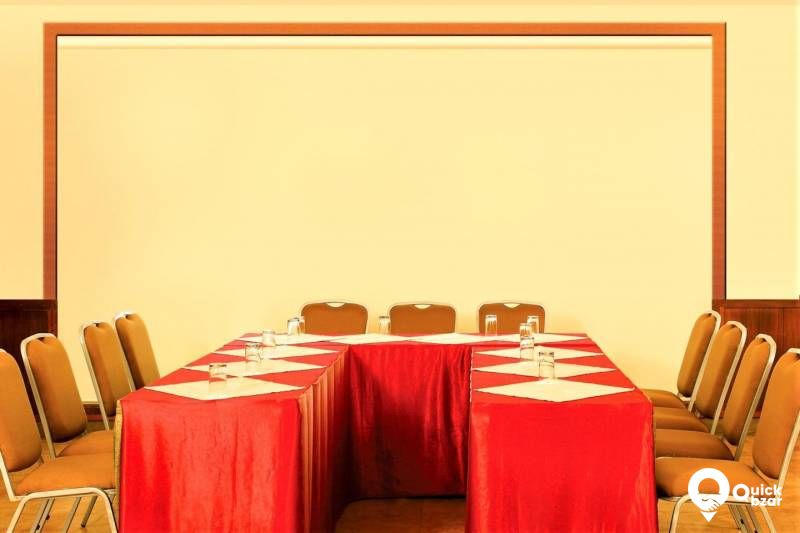 R4KHHC SUIT ROOM