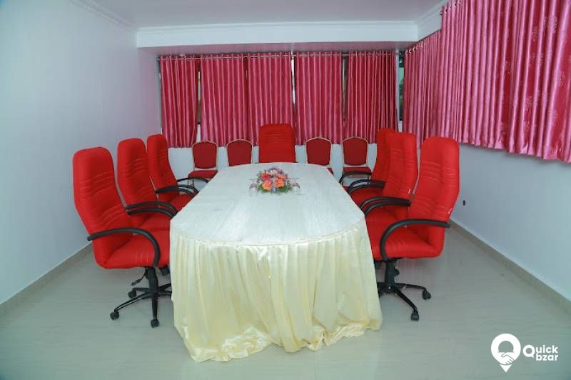 R3TR HSP SEMI SUIT ROOM