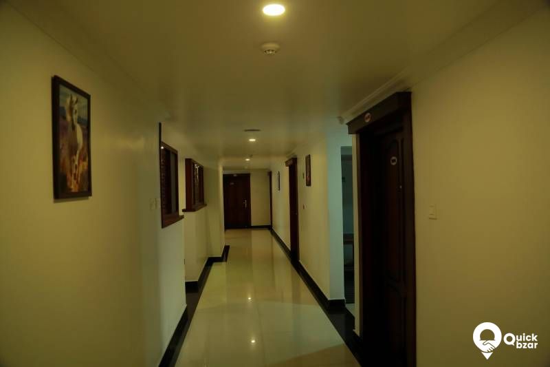 R3TR HSP SEMI SUIT ROOM