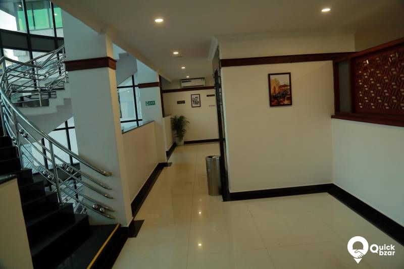 R3TR HSP SEMI SUIT ROOM