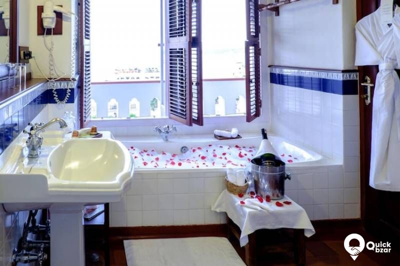 R13K BB DELUXE SEA FACING SUITE WITH BALCONY