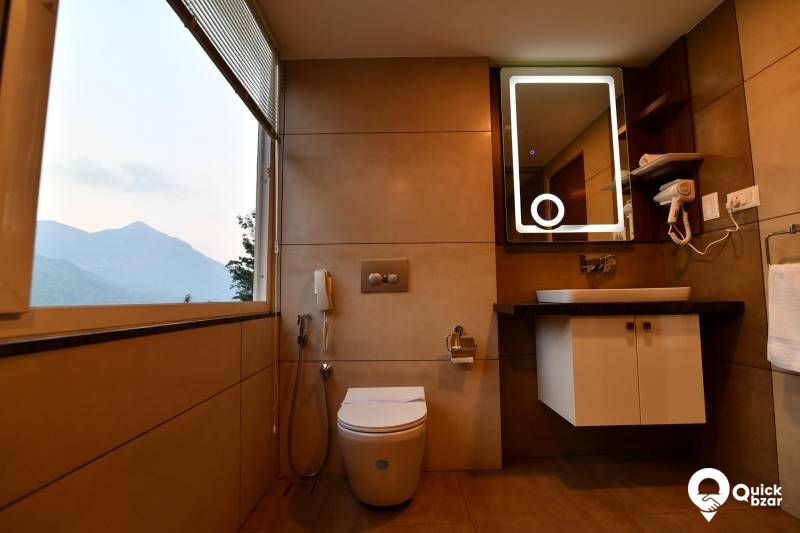 R183M BC SUITE ROOM