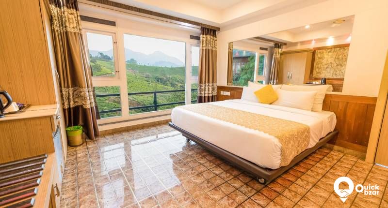 QB Stay- R49M PKT FAMILY CLUB SUITE (4px)