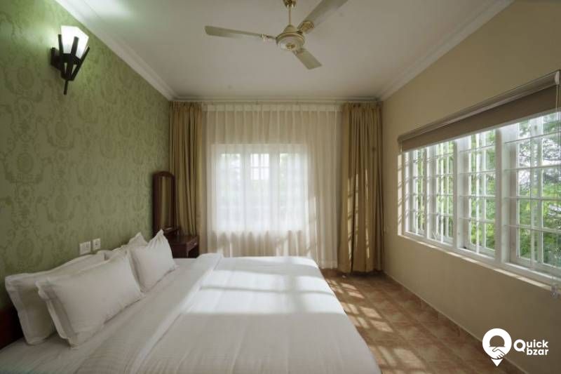 R157M SBV BALCONY SUIT ROOM