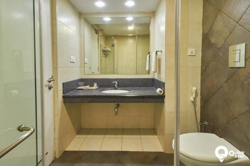 QB STAY - R108M EH ED PREMIUM ROOM