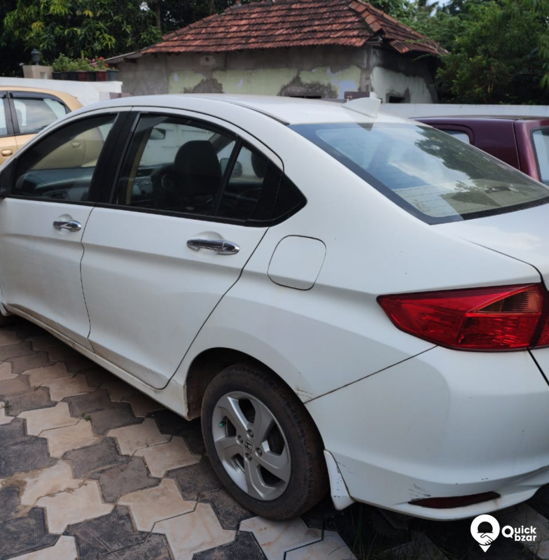 Low km well maintained Honda City Petrol