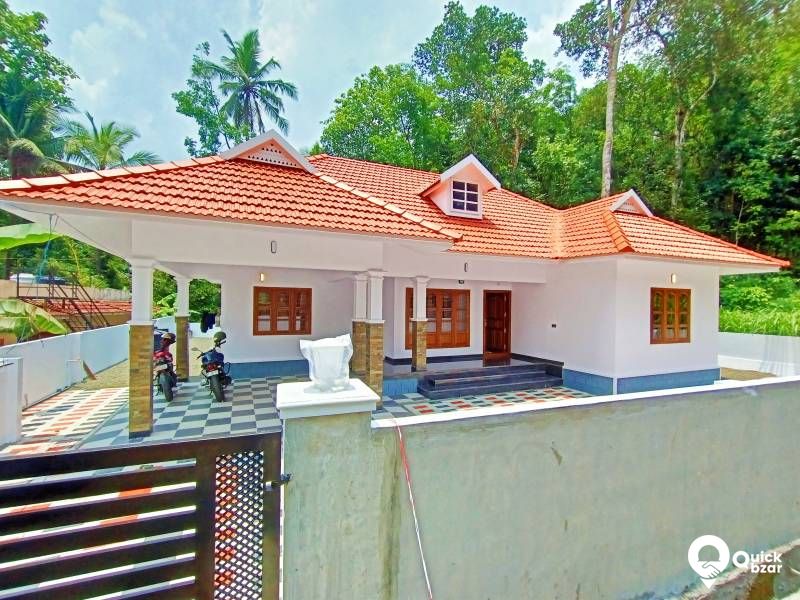തൊടുപുഴ പാലാ ഹൈവേ റോഡിൽ പ്രവിത്താനത്തിന് സമീപം