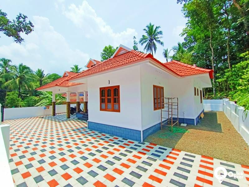 തൊടുപുഴ പാലാ ഹൈവേ റോഡിൽ പ്രവിത്താനത്തിന് സമീപം