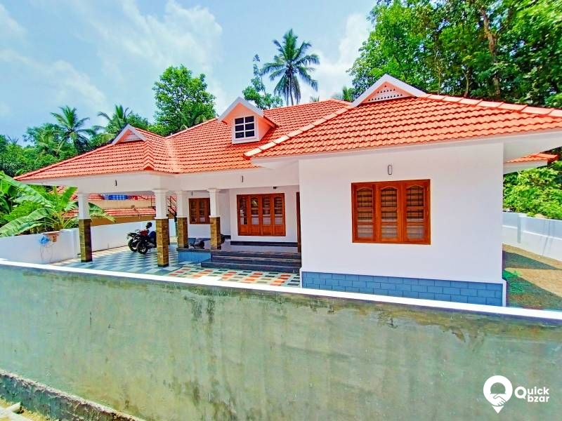 തൊടുപുഴ പാലാ ഹൈവേ റോഡിൽ പ്രവിത്താനത്തിന് സമീപം